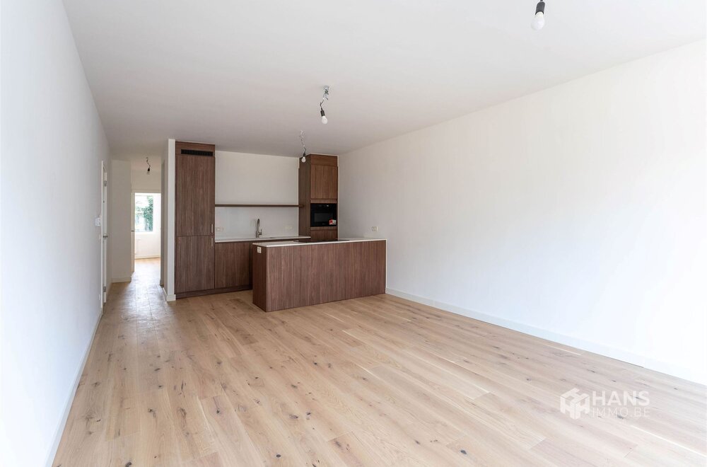 volledig-gerenoveerd-gelijkvloers-met-een-priv-tuin-van-153-m-010.jpg