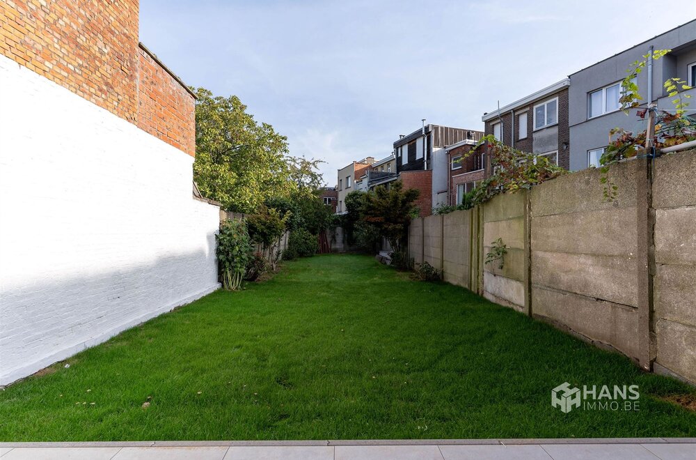 volledig-gerenoveerd-gelijkvloers-met-een-priv-tuin-van-153-m-021.jpg