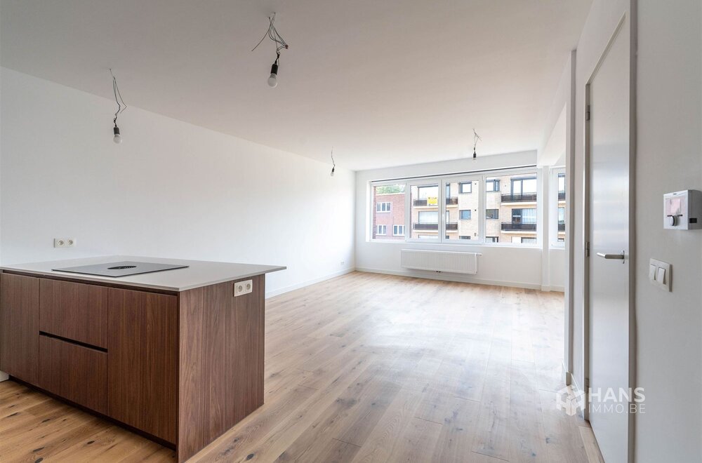 volledig-gerenoveerd-appartement-van-89-m-in-een-kleinschalig-gebouw-met-maar-vier-woningen-aan-de-drakenhoflaan-in-deurne006.jpg