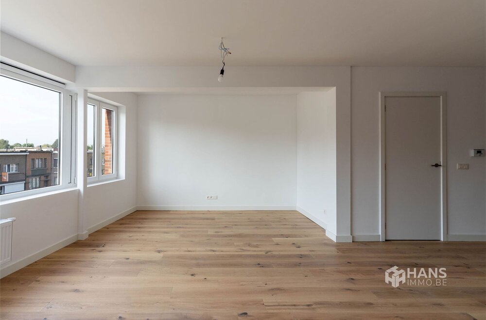 volledig-gerenoveerd-appartement-van-89-m-in-een-kleinschalig-gebouw-met-maar-vier-woningen-aan-de-drakenhoflaan-in-deurne011.jpg