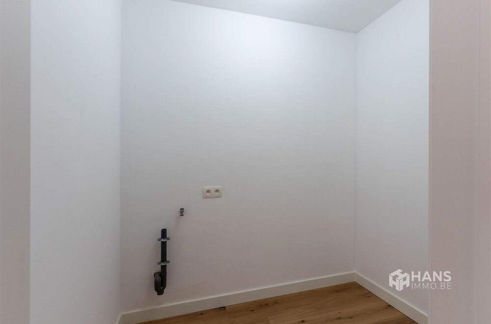 volledig-gerenoveerd-appartement-van-89-m-in-een-kleinschalig-gebouw-met-maar-vier-woningen-aan-de-drakenhoflaan-in-deurne012.jpg