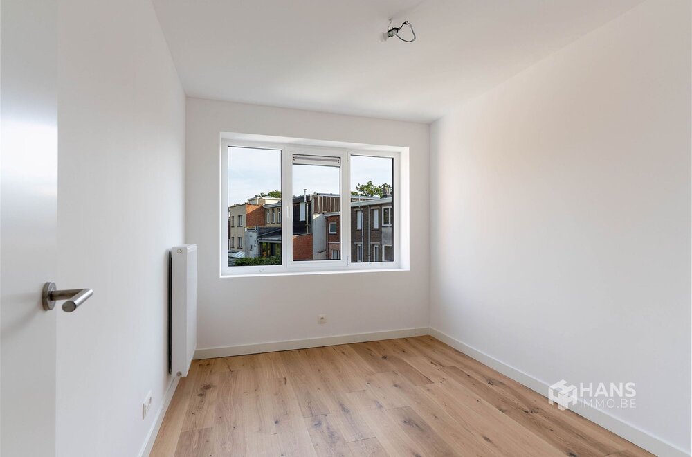 volledig-gerenoveerd-appartement-van-89-m-in-een-kleinschalig-gebouw-met-maar-vier-woningen-aan-de-drakenhoflaan-in-deurne017.jpg