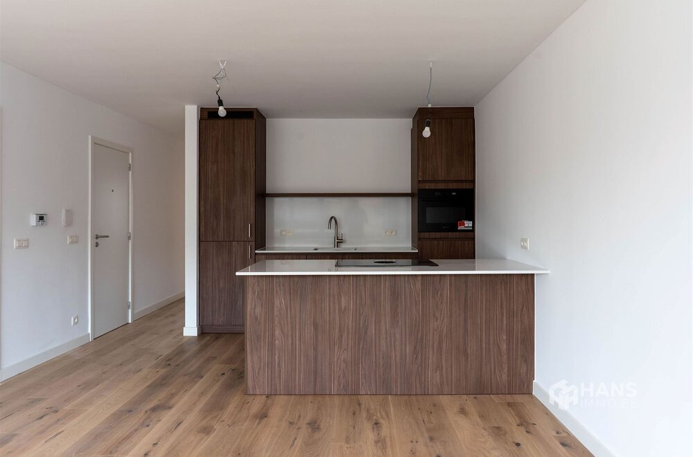 volledig-gerenoveerd-appartement-88-m-met-2-slaapkamers-en-terras-in-deurne007.jpg