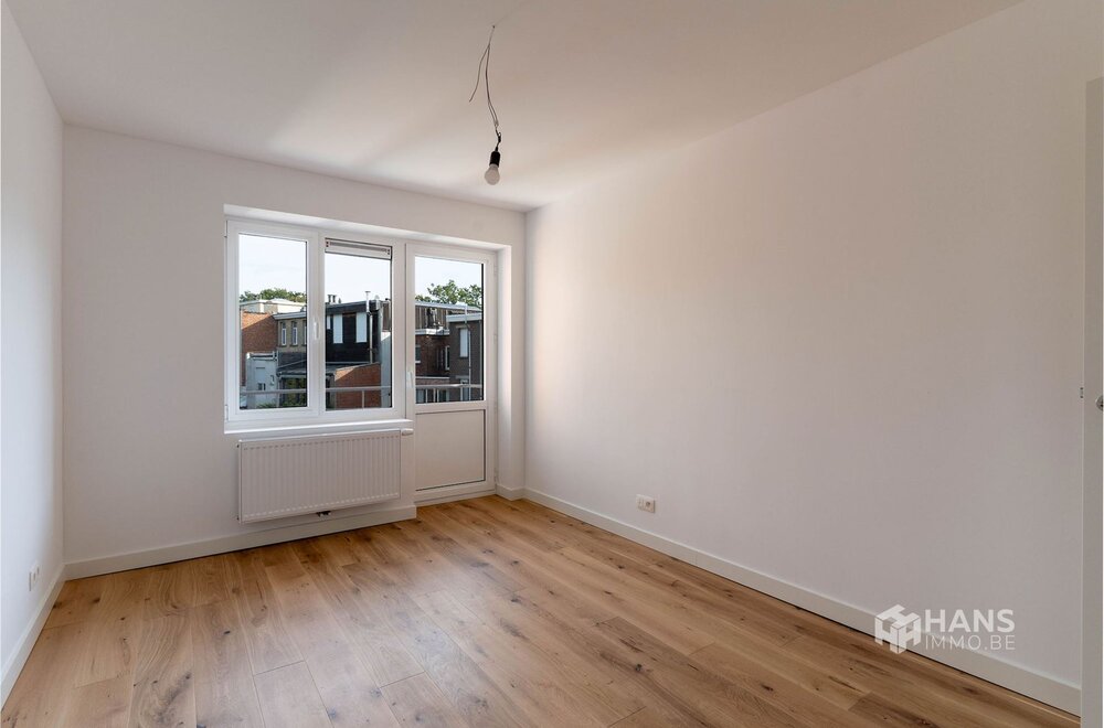 volledig-gerenoveerd-appartement-van-89-m-op-de-tweede-verdieping-van-een-kleinschalig-gebouw-met-maar-vier-woningen-aan-de-drakenhoflaan-in-deurne012.jpg