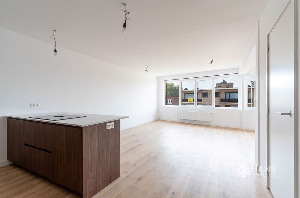 volledig-gerenoveerd-appartement-88-m-met-2-slaapkamers-en-terras-in-deurne003.jpg