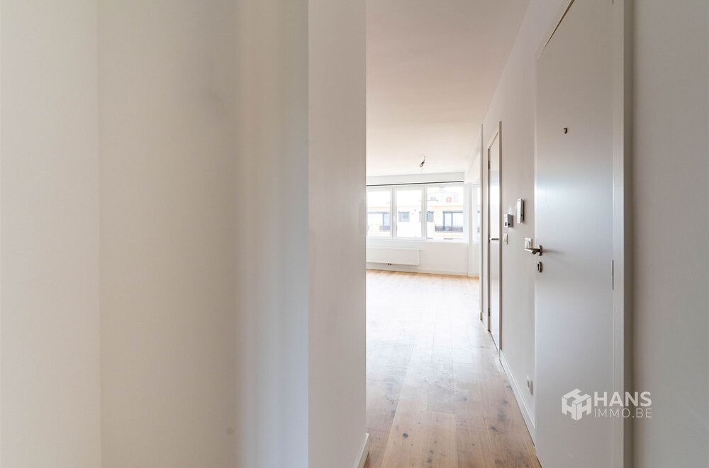 volledig-gerenoveerd-appartement-van-88-m-op-de-bovenste-verdieping-van-een-kleinschalig-gebouw-met-maar-vier-woningen-aan-de-drakenhoflaan-in-deurne-019.jpg