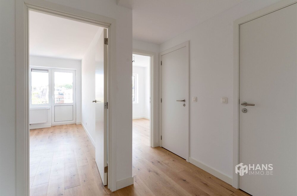 volledig-gerenoveerd-appartement-van-88-m-op-de-bovenste-verdieping-van-een-kleinschalig-gebouw-met-maar-vier-woningen-aan-de-drakenhoflaan-in-deurne-020.jpg