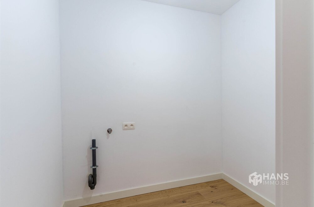 volledig-gerenoveerd-appartement-van-88-m-op-de-bovenste-verdieping-van-een-kleinschalig-gebouw-met-maar-vier-woningen-aan-de-drakenhoflaan-in-deurne-021.jpg