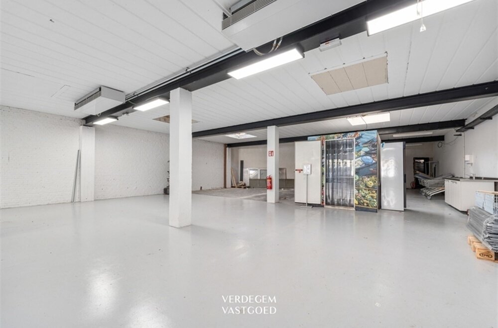 zichtbaarheid-ten-top-handelsruimte-284m-appartement-100m-op-strategische-ligging006.jpg