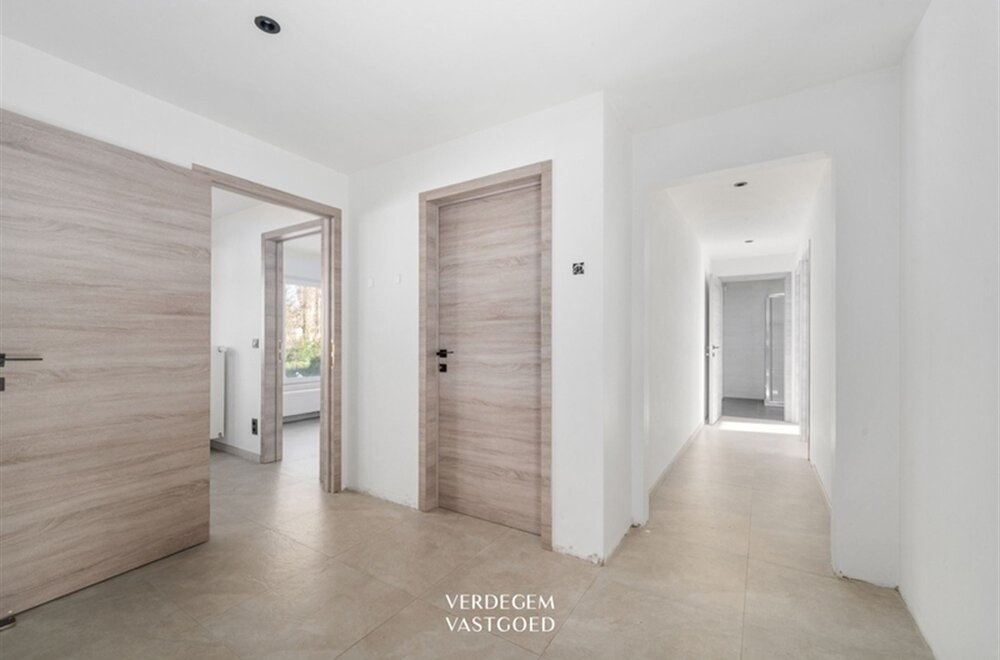 zichtbaarheid-ten-top-handelsruimte-284m-appartement-100m-op-strategische-ligging010.jpg