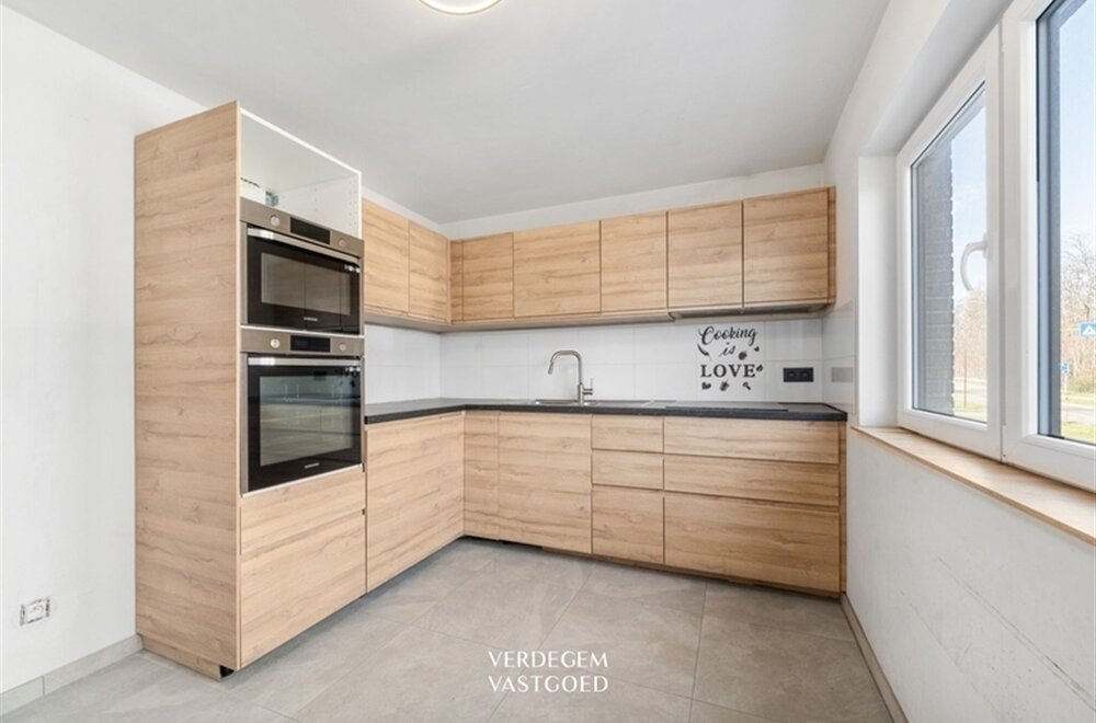 zichtbaarheid-ten-top-handelsruimte-284m-appartement-100m-op-strategische-ligging013.jpg