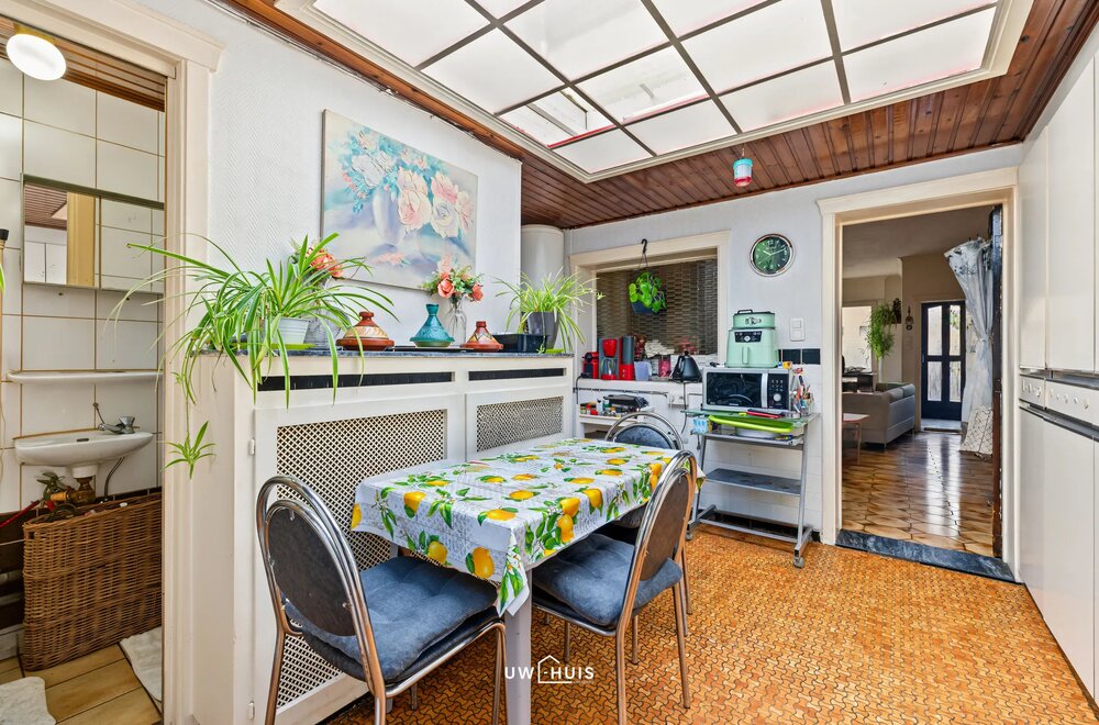 te-renoveren-woning-met-2-slkp-en-tuin-003.jpg