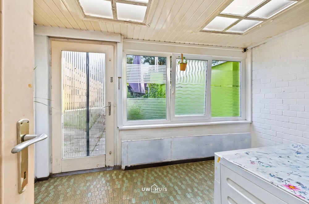 te-renoveren-woning-met-2-slkp-en-tuin-004.jpg