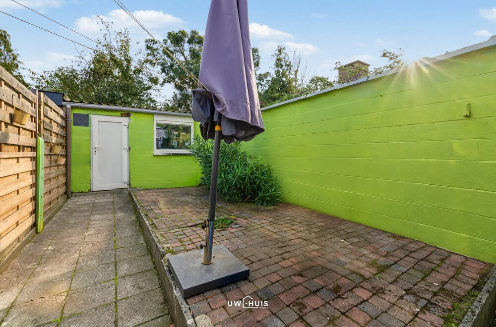te-renoveren-woning-met-2-slkp-en-tuin-008.jpg