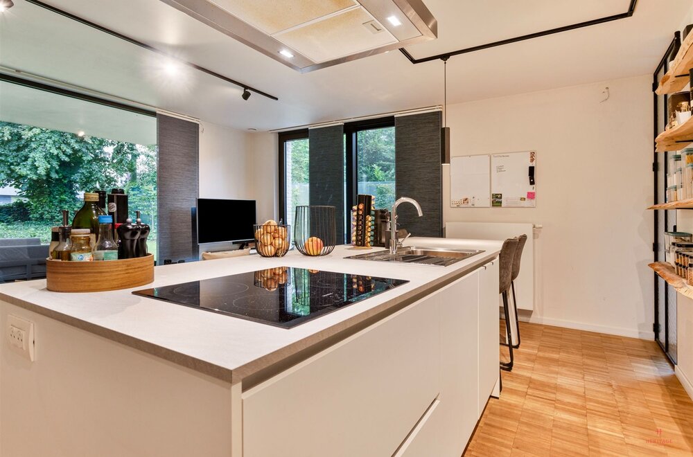 instapklaar-gelijkvloers-appartement-met-tuin-terras-en-2-autostaanplaatsen-in-olsene007.jpg