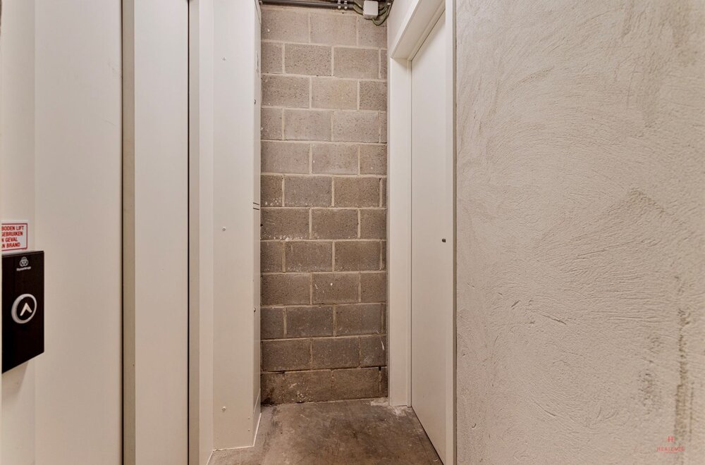 instapklaar-gelijkvloers-appartement-met-tuin-terras-en-2-autostaanplaatsen-in-olsene014.jpg