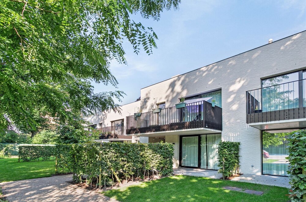 instapklaar-gelijkvloers-appartement-met-tuin-terras-en-2-autostaanplaatsen-in-olsene016.jpg