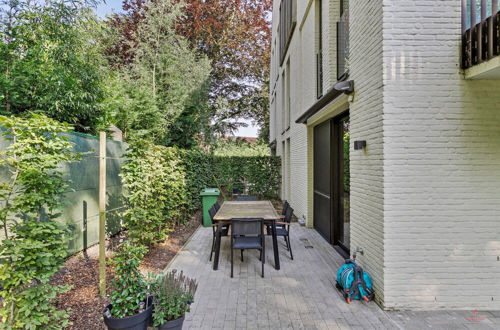 instapklaar-gelijkvloers-appartement-met-tuin-terras-en-2-autostaanplaatsen-in-olsene017.jpg