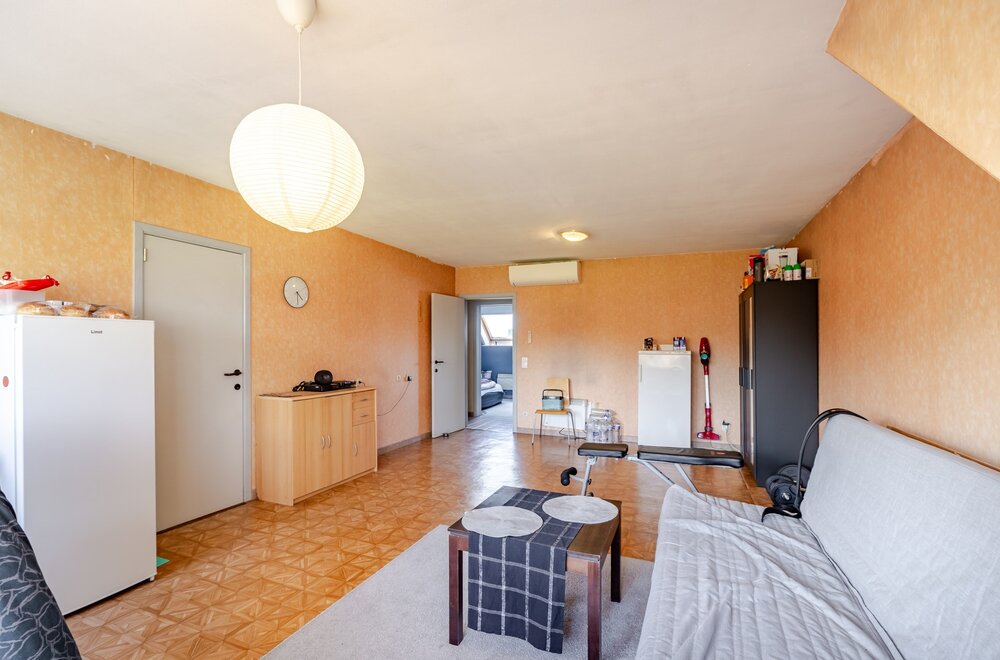 appartement-op-de-tweede-verdieping-met-twee-slaapkamers-en-garage003.jpg