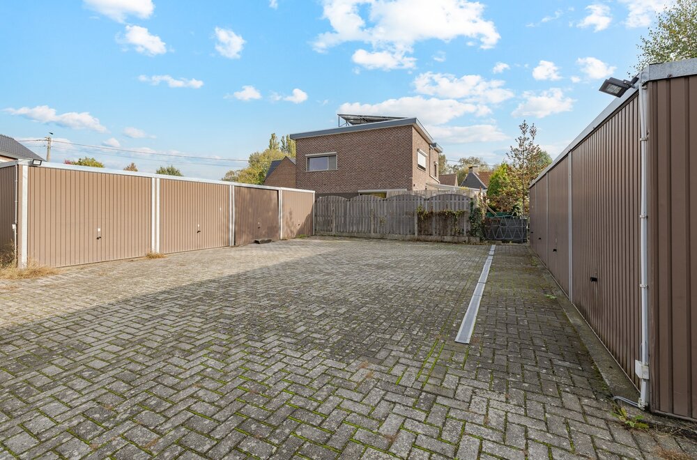 appartement-op-de-eerste-verdieping-met-drie-slaapkamers-en-garage015.jpg