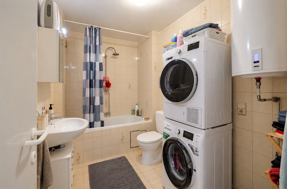 gelijkvloers-appartement-met-twee-slaapkamer-grote-tuin-en-garage009.jpg