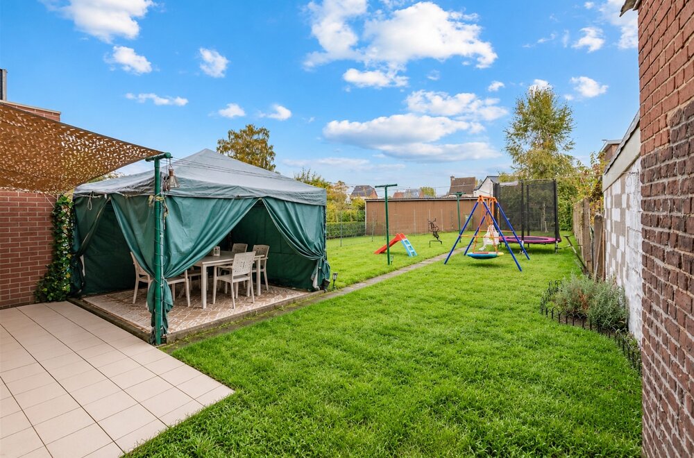 gelijkvloers-appartement-met-twee-slaapkamer-grote-tuin-en-garage010.jpg
