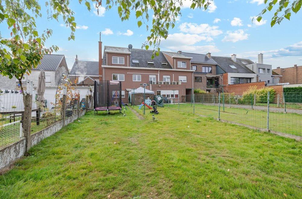 gelijkvloers-appartement-met-twee-slaapkamer-grote-tuin-en-garage012.jpg