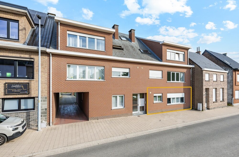 gelijkvloers-appartement-met-twee-slaapkamer-grote-tuin-en-garage014.jpg