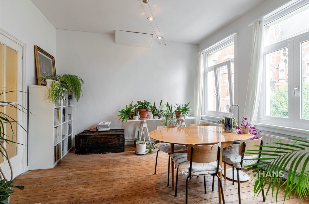 charmant-appartement-67-m-met-1-slaapkamer-in-antwerpen-2060-002.jpg