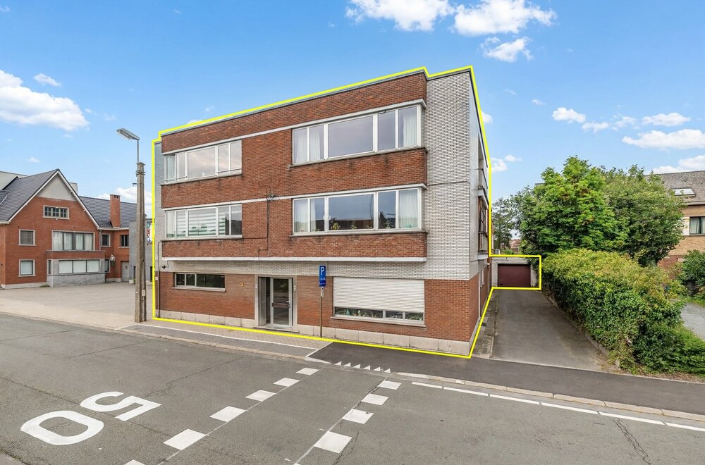 opbrengsteigendom-met-5-appartementen-en-5-garages-op-toplocatie-te-wetteren-002.jpg