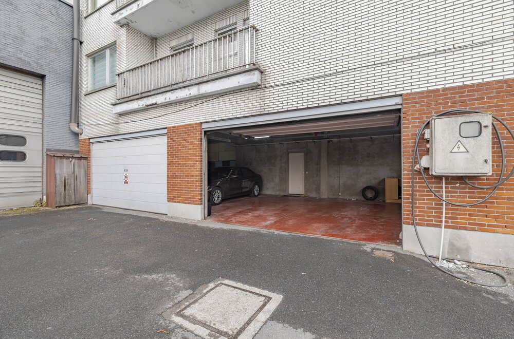 opbrengsteigendom-met-5-appartementen-en-5-garages-op-toplocatie-te-wetteren-003.jpg