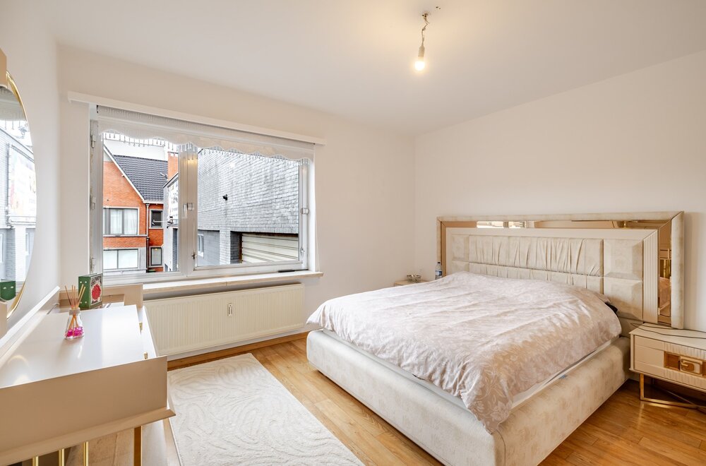 opbrengsteigendom-met-5-appartementen-en-5-garages-op-toplocatie-te-wetteren-009.jpg