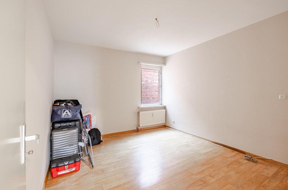 opbrengsteigendom-met-5-appartementen-en-5-garages-op-toplocatie-te-wetteren-010.jpg