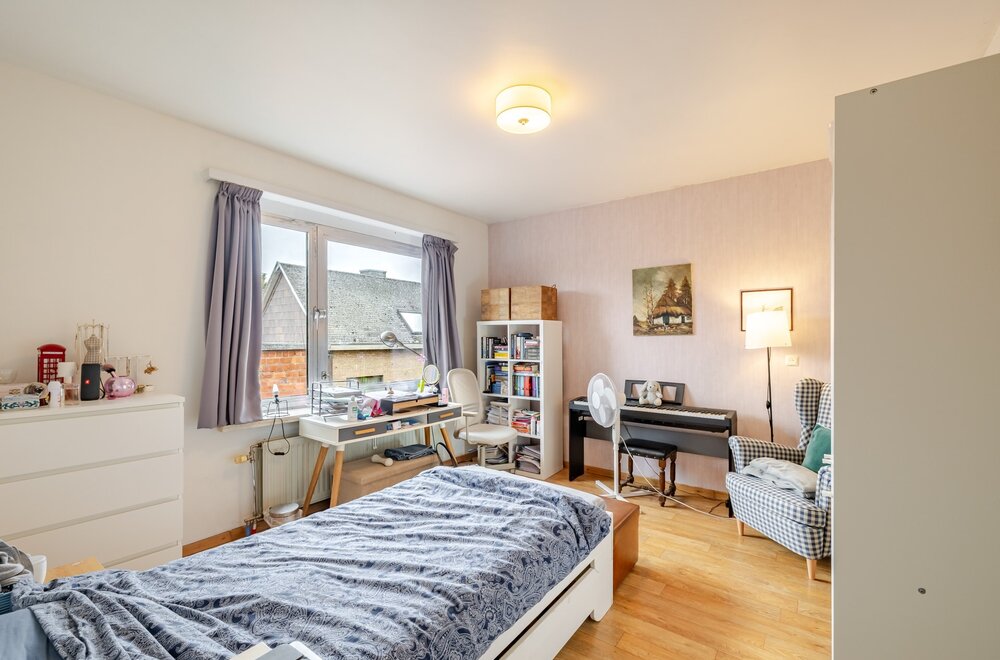 opbrengsteigendom-met-5-appartementen-en-5-garages-op-toplocatie-te-wetteren-015.jpg