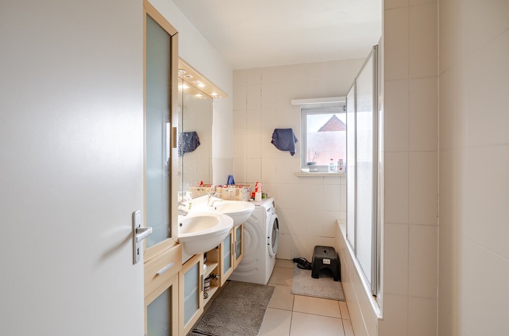 opbrengsteigendom-met-5-appartementen-en-5-garages-op-toplocatie-te-wetteren-016.jpg