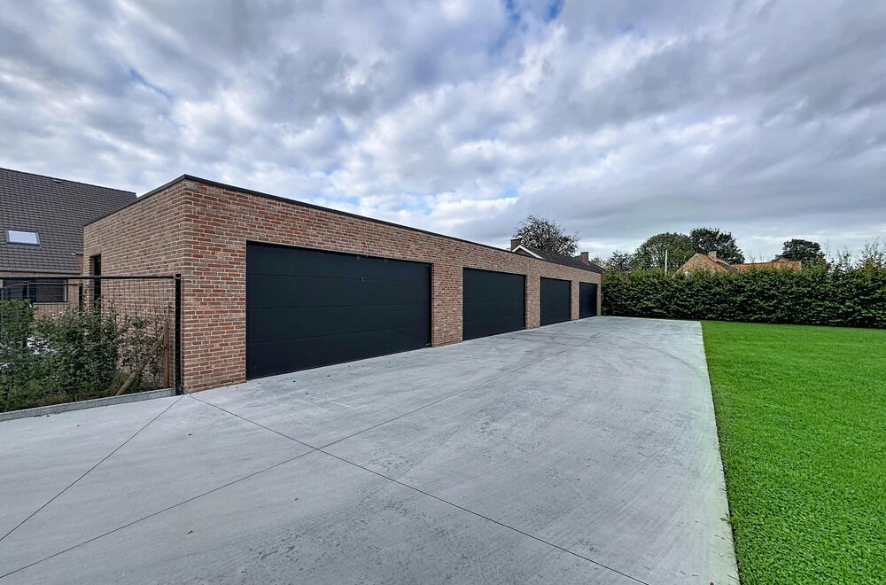 halfopen-huis-te-koop-in-ieper-met-3-kamers-en-dubbele-garage008.jpg