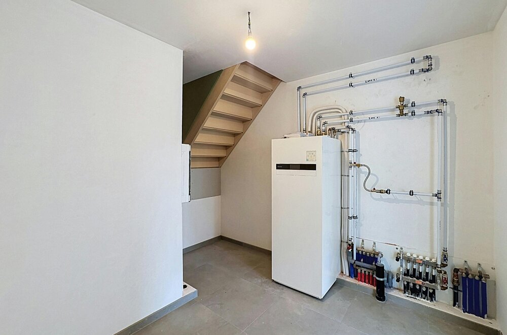 halfopen-huis-te-koop-in-ieper-met-3-kamers-en-dubbele-garage011.jpg