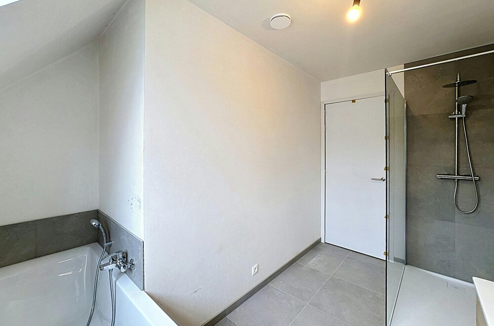halfopen-huis-te-koop-in-ieper-met-3-kamers-en-dubbele-garage014.jpg
