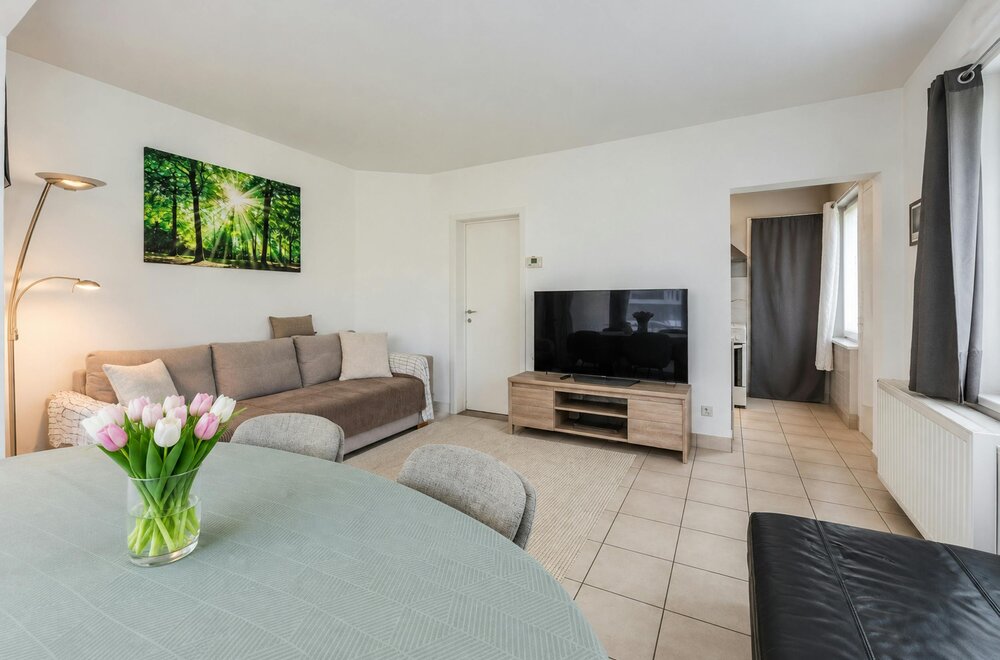-lichtrijk-twee-slaapkamer-appartement-vlakbij-de-zeedijk-005.jpg