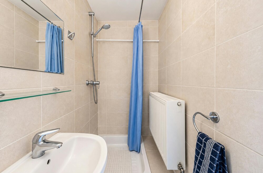 -lichtrijk-twee-slaapkamer-appartement-vlakbij-de-zeedijk-013.jpg