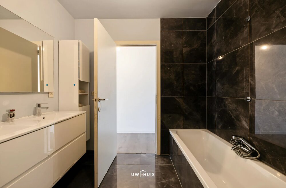 instapklare-recente-woning-met-4-slaapkamers-en-tuin-in-centrum-meerdonk012.jpg