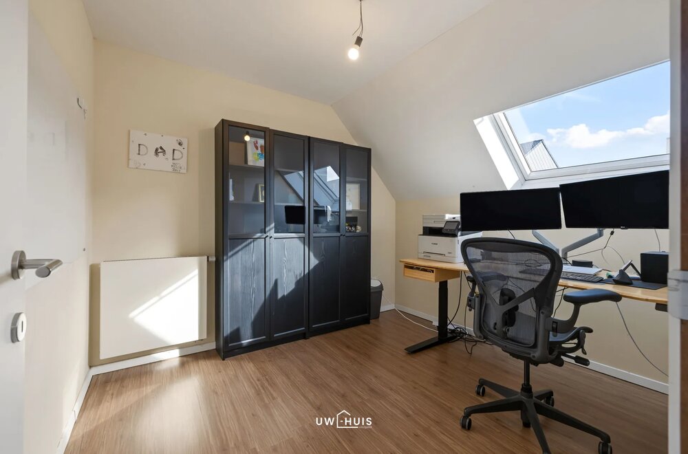 instapklare-recente-woning-met-4-slaapkamers-en-tuin-in-centrum-meerdonk014.jpg