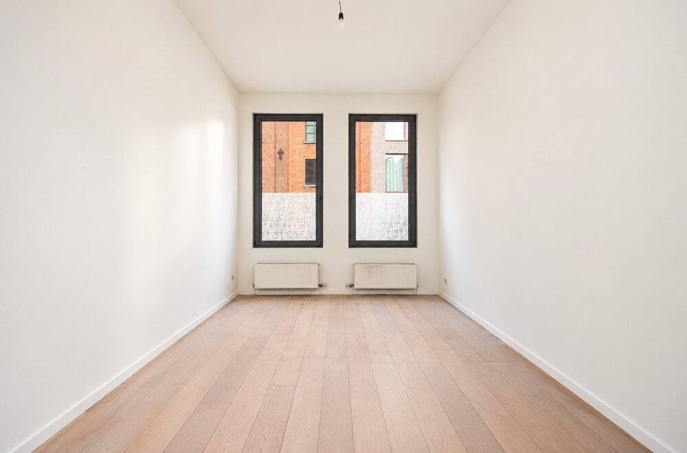 volledig-gerenoveerd-gelijkvloers-appartement-met-zuidoost-gericht-koertje-in-antwerpen005.jpg