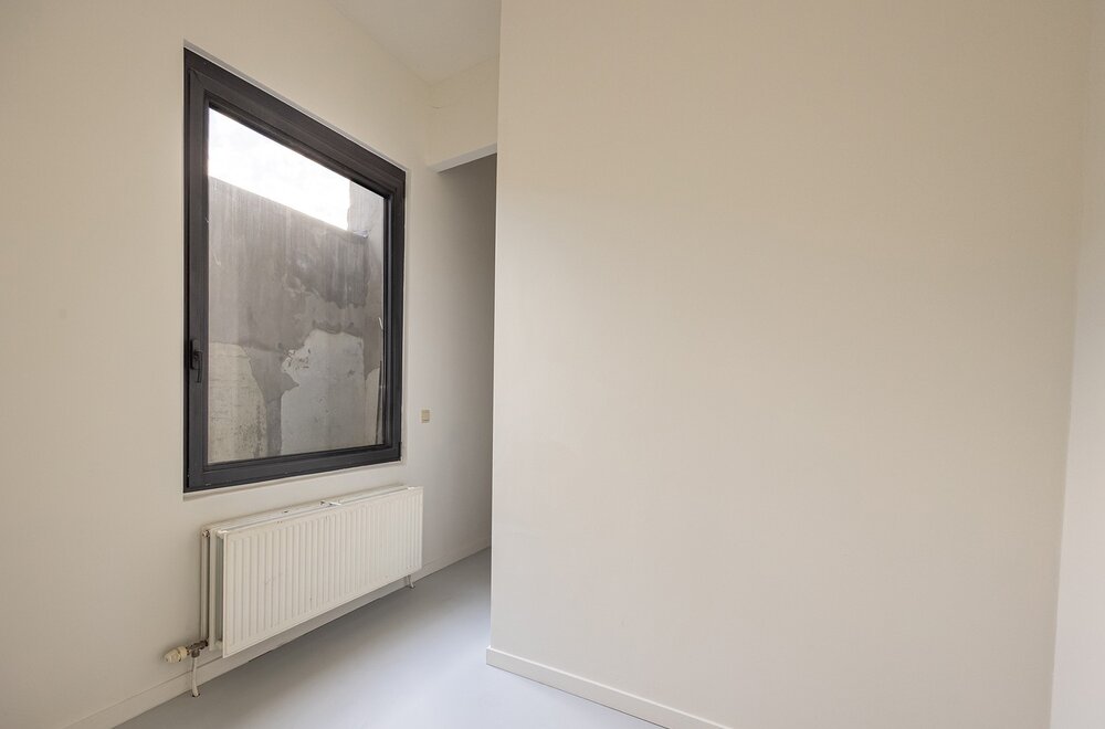 volledig-gerenoveerd-gelijkvloers-appartement-met-zuidoost-gericht-koertje-in-antwerpen009.jpg