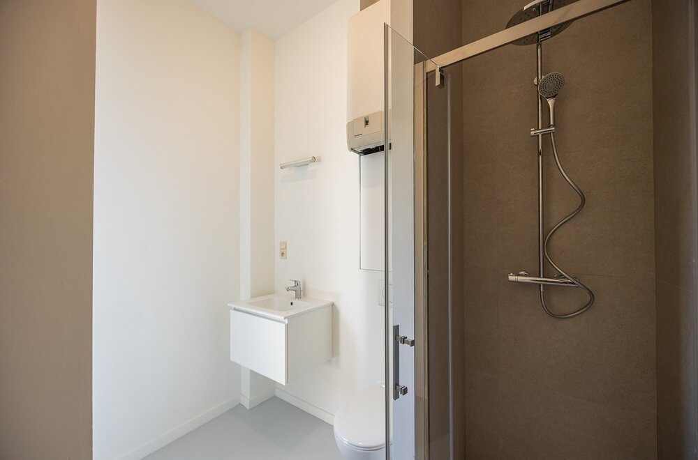 volledig-gerenoveerd-gelijkvloers-appartement-met-zuidoost-gericht-koertje-in-antwerpen012.jpg