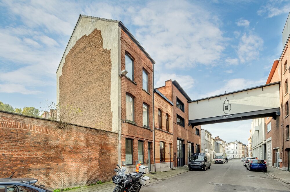 volledig-gerenoveerd-gelijkvloers-appartement-met-zuidoost-gericht-koertje-in-antwerpen019.jpg