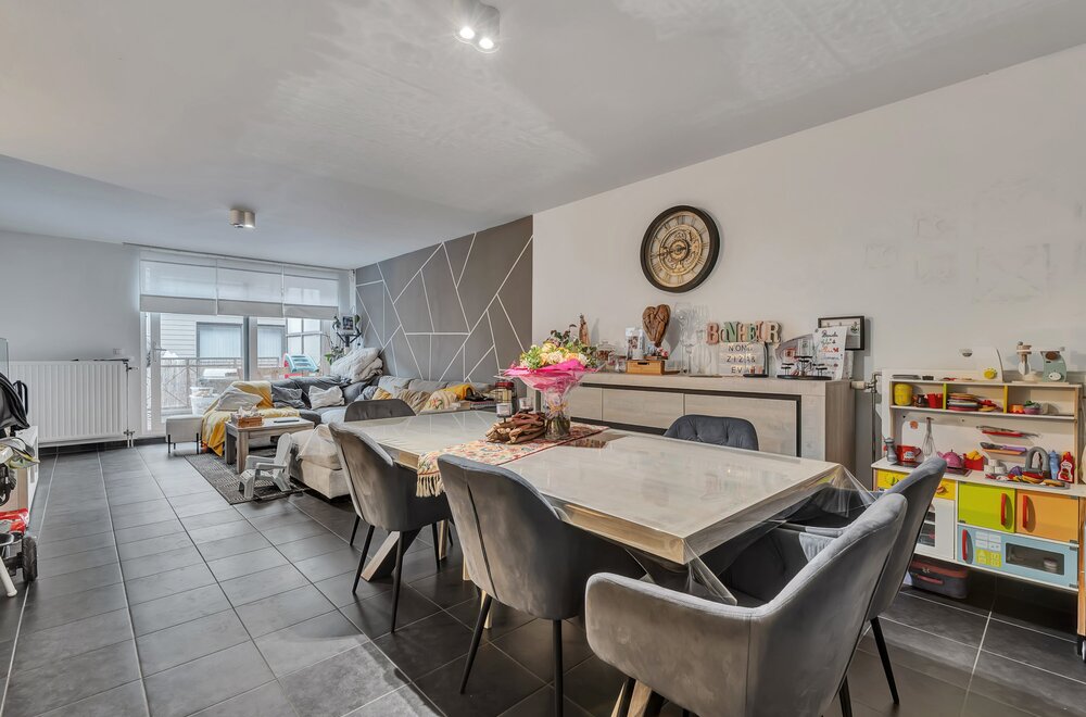 ruim-duplex-appartement-met-5-slpks-in-sint-pieters-leeuw003.jpg