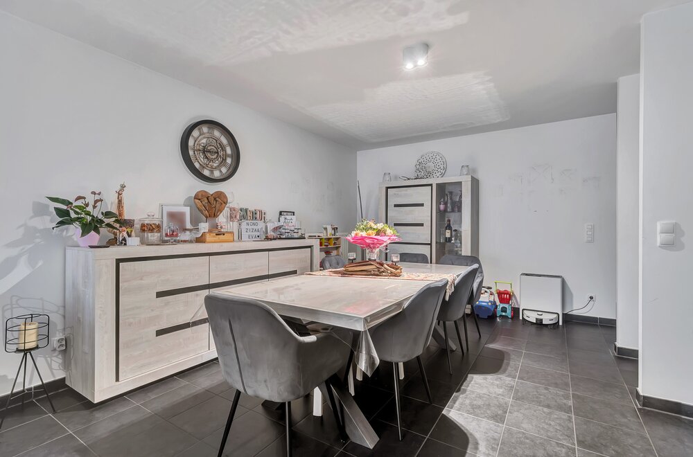ruim-duplex-appartement-met-5-slpks-in-sint-pieters-leeuw005.jpg