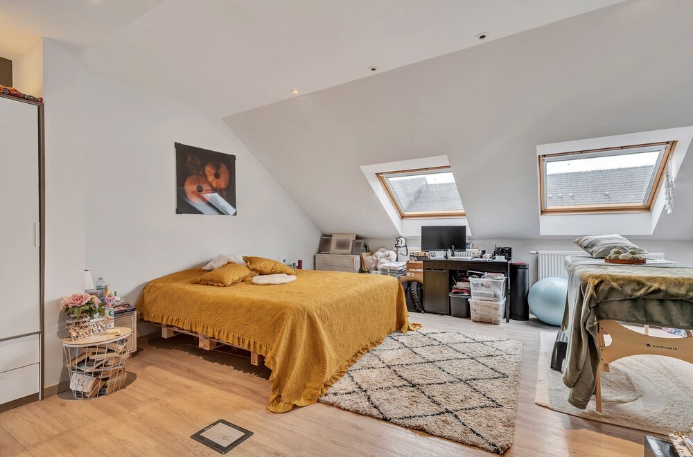 ruim-duplex-appartement-met-5-slpks-in-sint-pieters-leeuw015.jpg