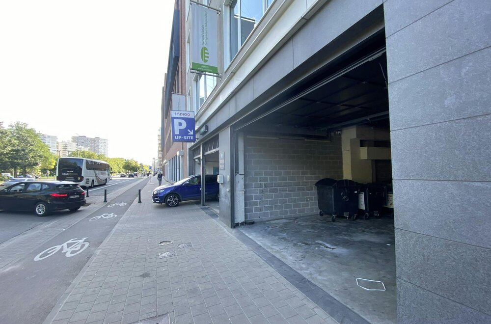 -investering-7-ondergrondse-staanplaatsen-in-de-hoogste-woontoren-van-brussel001.jpg